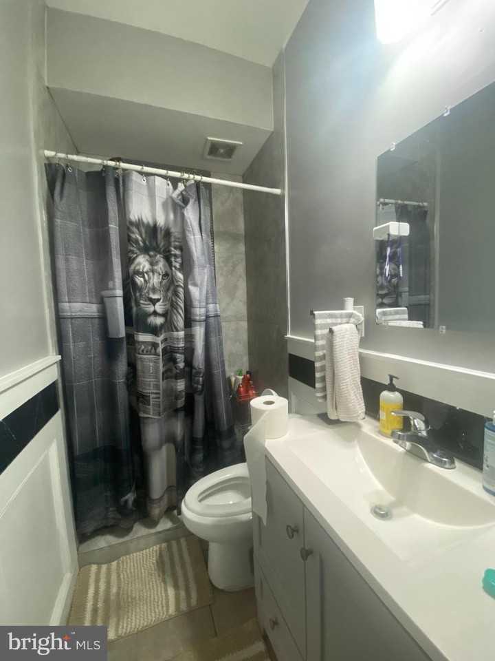1717 Fontain St - Photo 4 of 16
