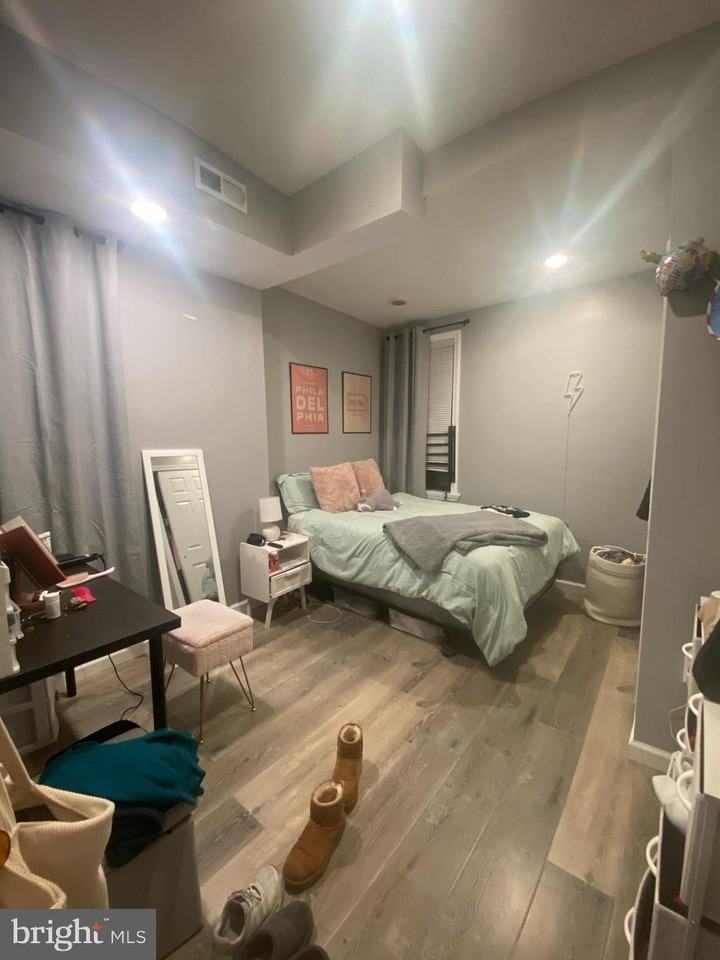 1717 Fontain St - Photo 5 of 16