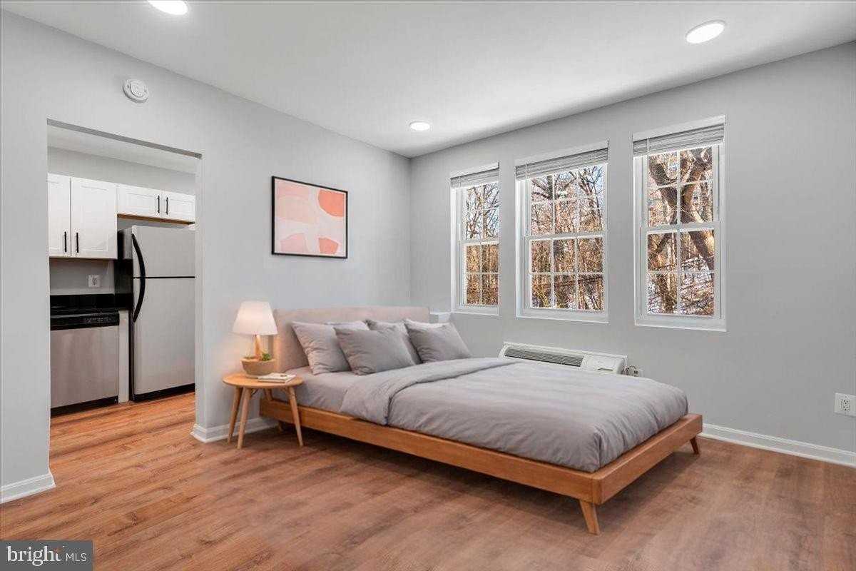 1909 N Rhodes St Apt 25 #25 - Photo 7 of 30