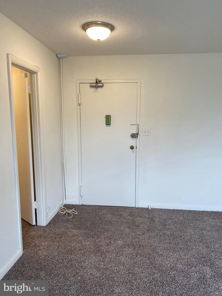 3515 Washington Blvd Apt 406 #406 - Photo 2 of 16