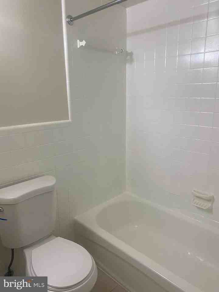 3515 Washington Blvd Apt 406 #406 - Photo 7 of 16