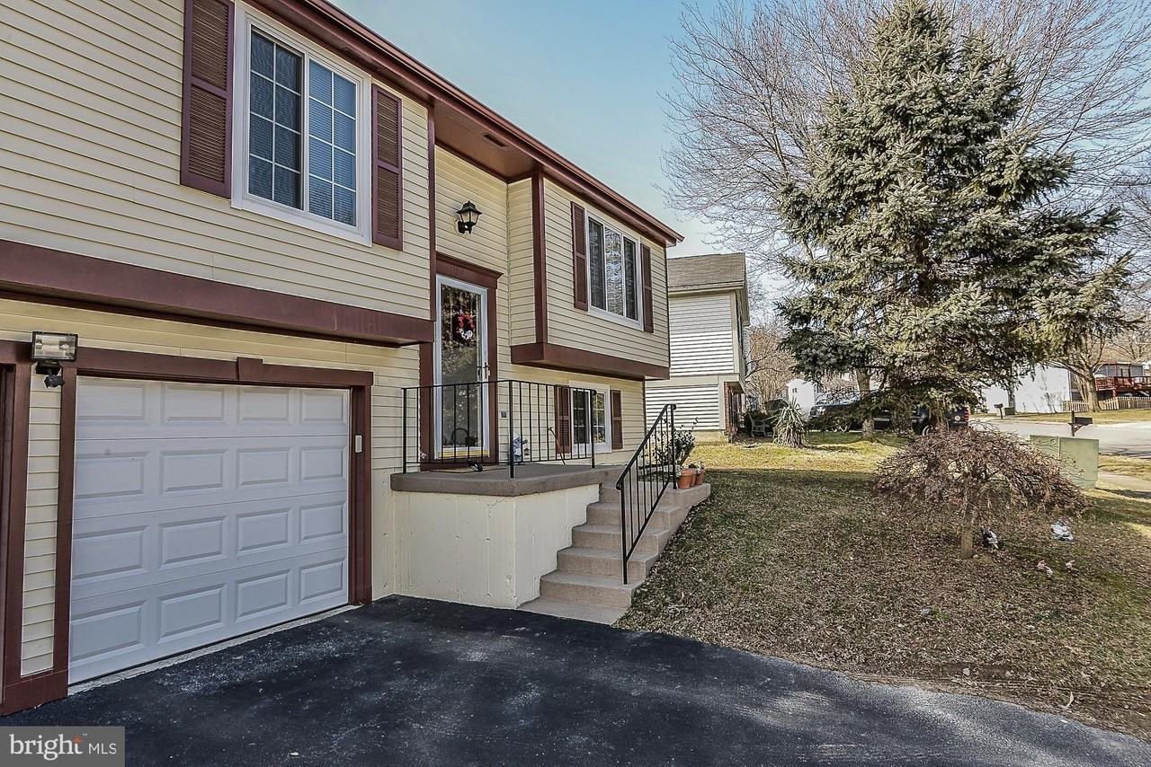 8291 Raindrop Way - Photo 3 of 40