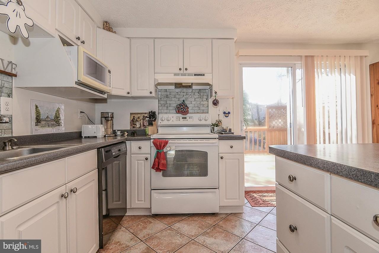 8291 Raindrop Way - Photo 7 of 40