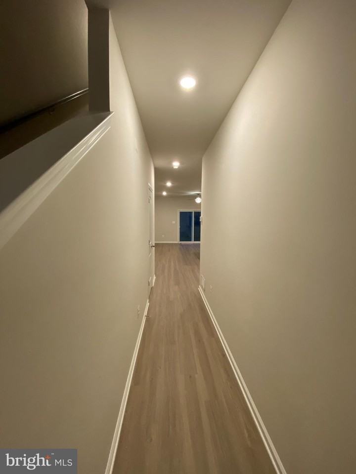 25 Cranston Ct - Photo 2 of 22