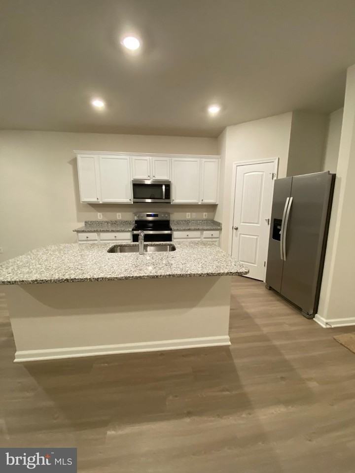 25 Cranston Ct - Photo 4 of 22