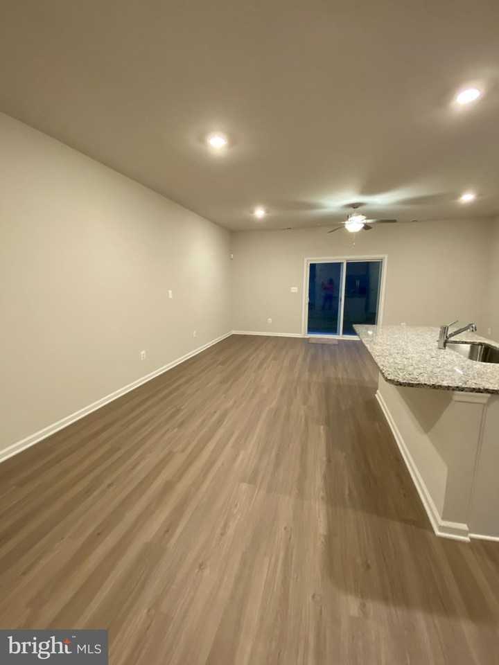 25 Cranston Ct - Photo 6 of 22