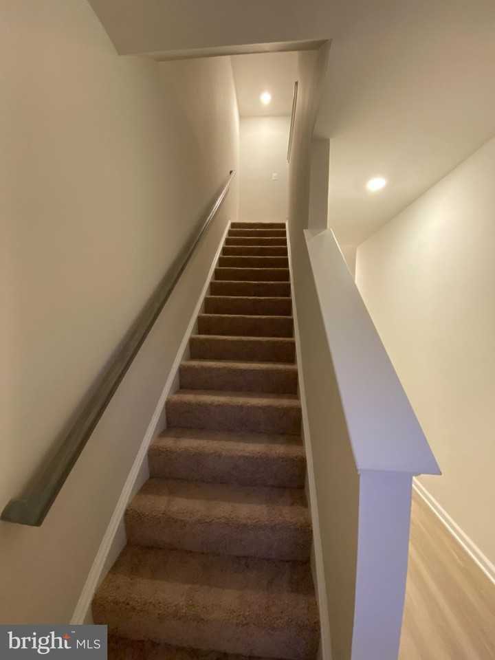 25 Cranston Ct - Photo 7 of 22