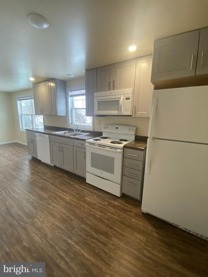 71 Boddy Ln - Photo 4 of 17