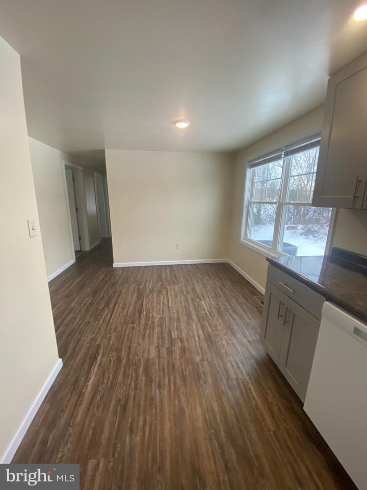 71 Boddy Ln - Photo 6 of 17