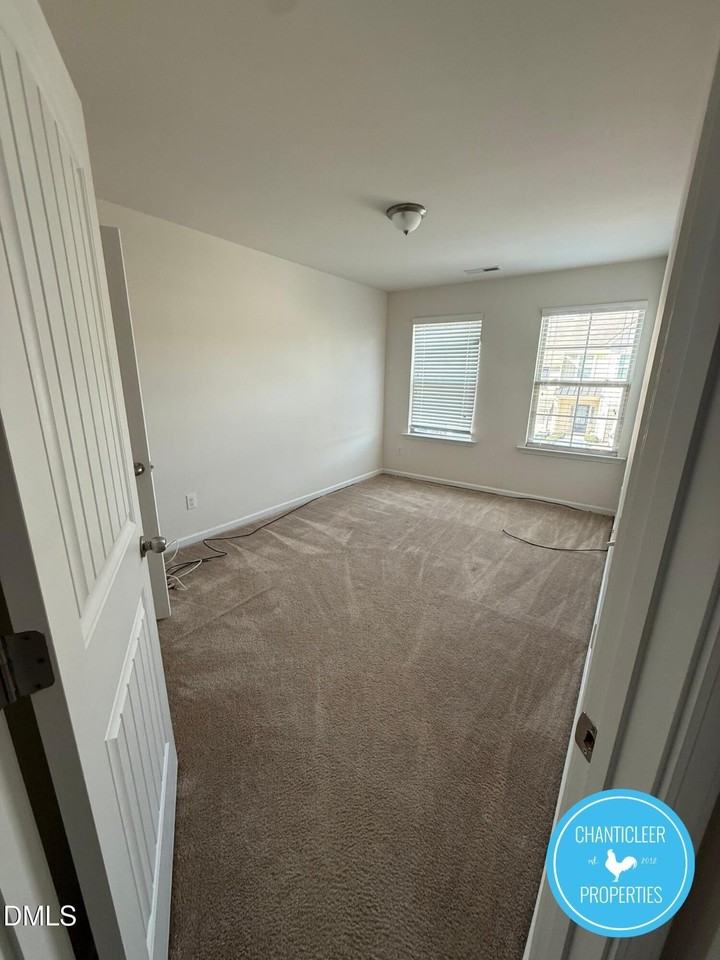 2605 Benevolence Dr - Photo 4 of 14