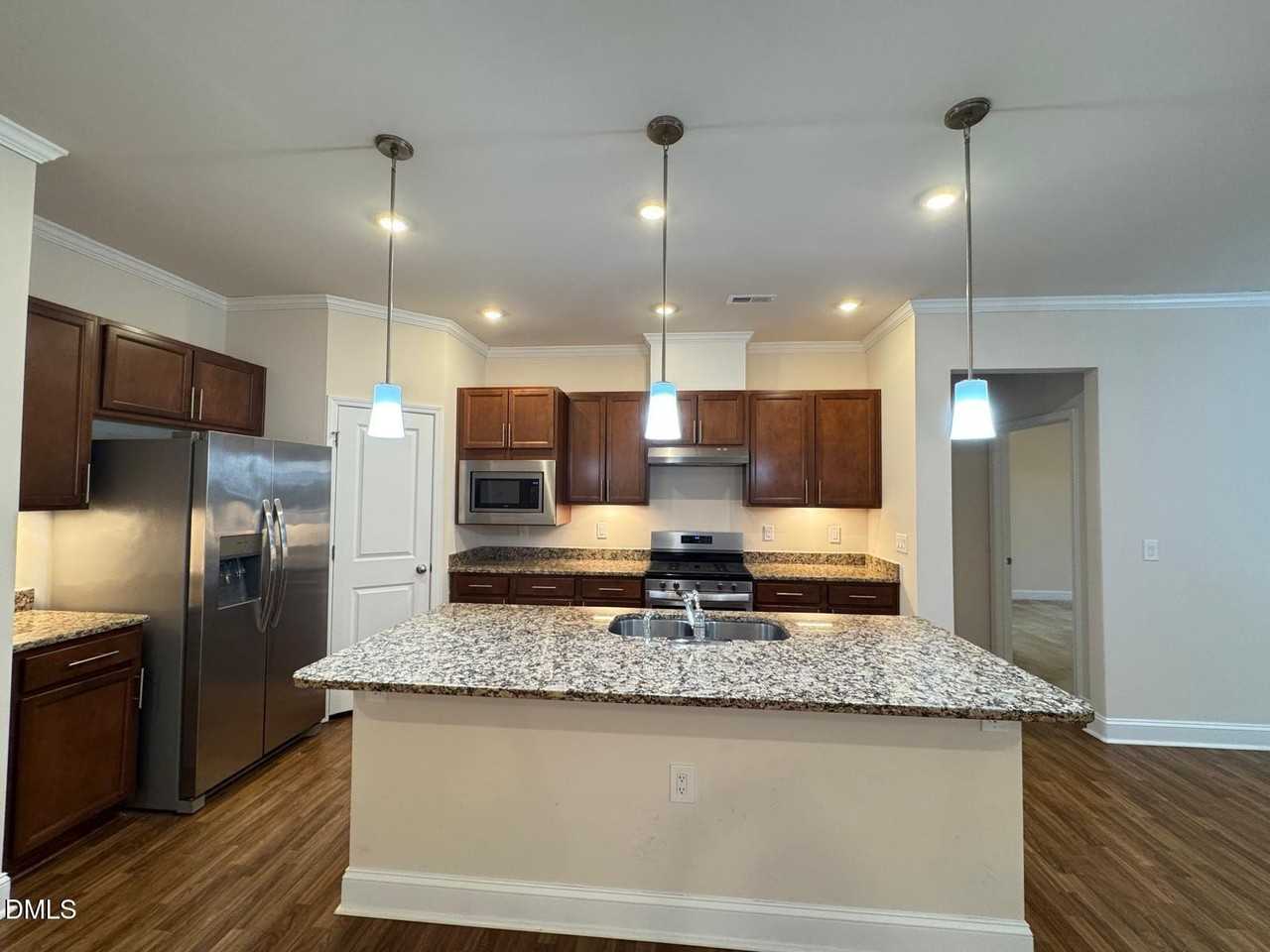 2323 Bethpage Dr - Photo 4 of 18