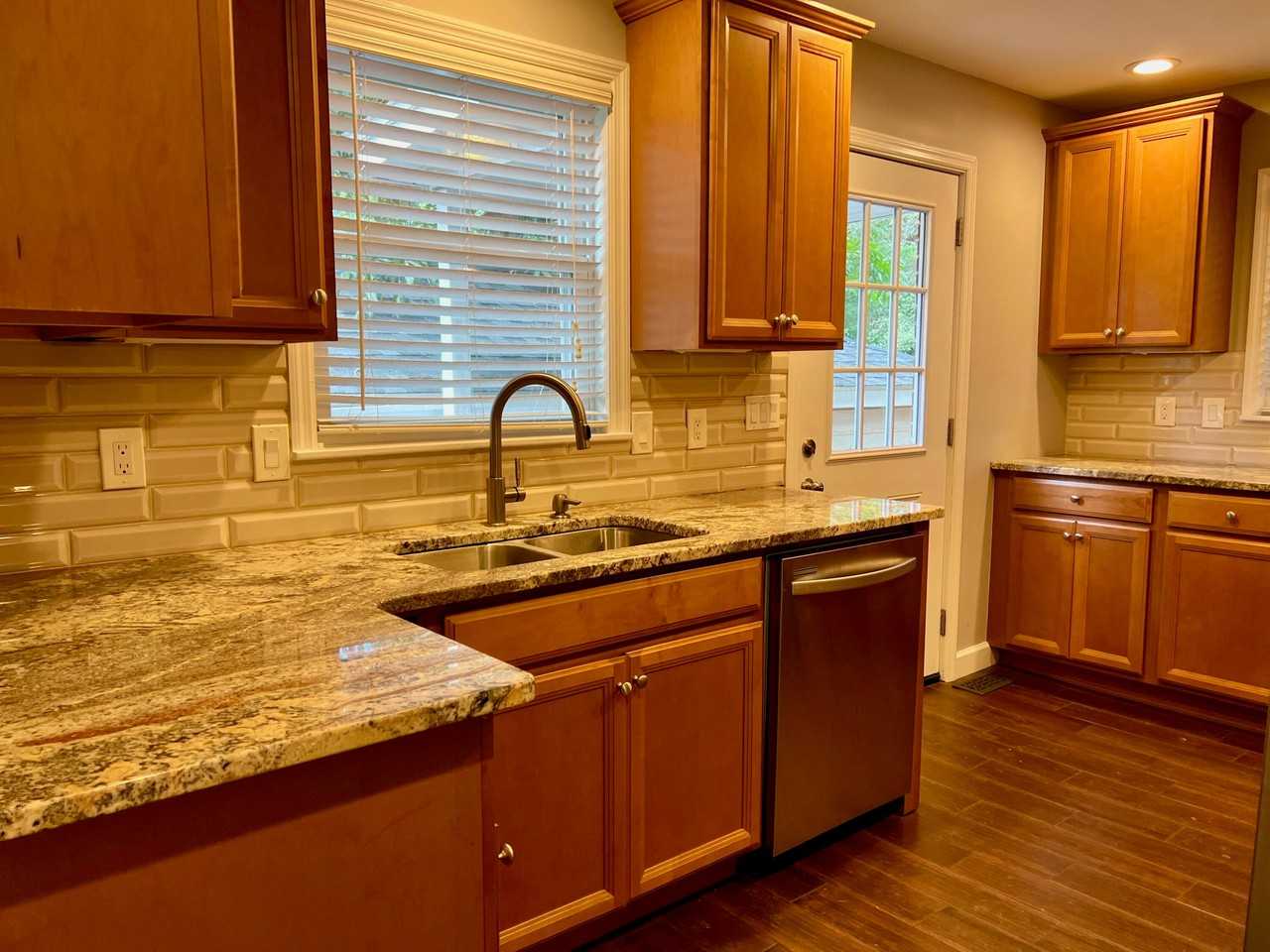 436 Berkley St Se - Photo 6 of 22