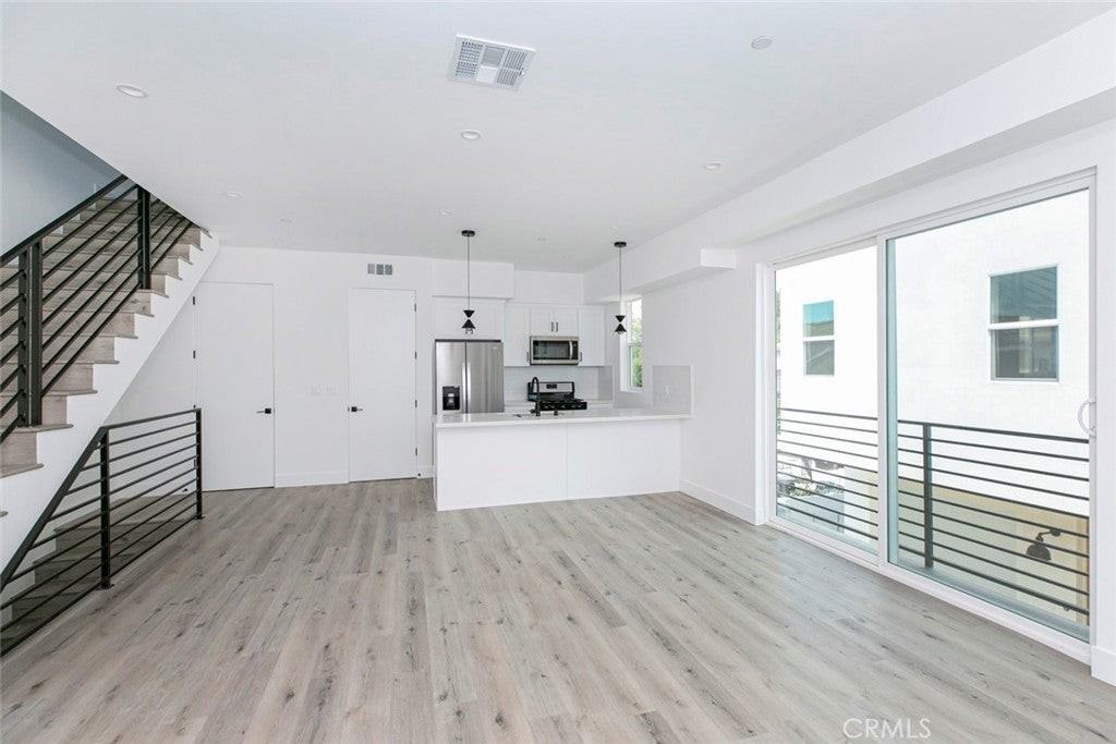 10851 1/2 Otsego St - Photo 4 of 32