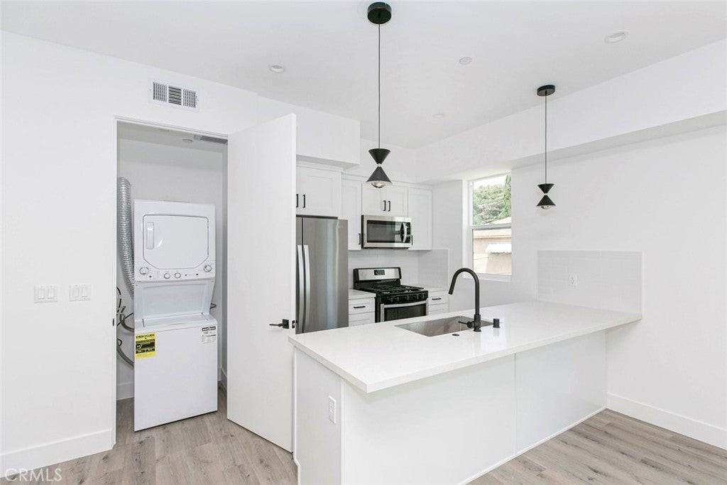 10851 1/2 Otsego St - Photo 5 of 32