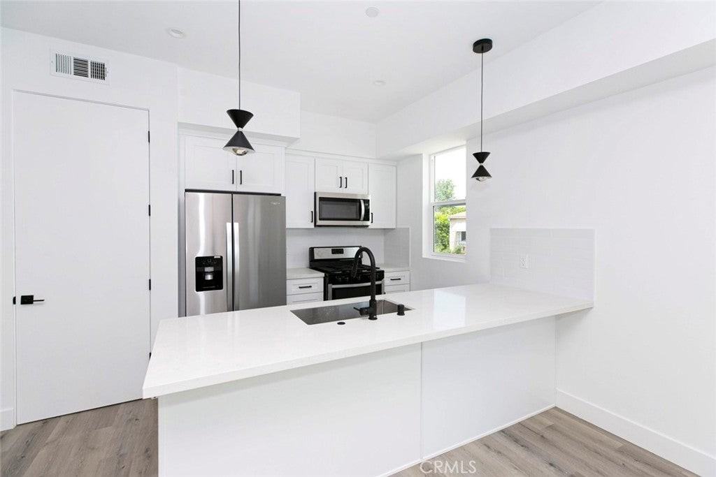 10851 1/2 Otsego St - Photo 6 of 32