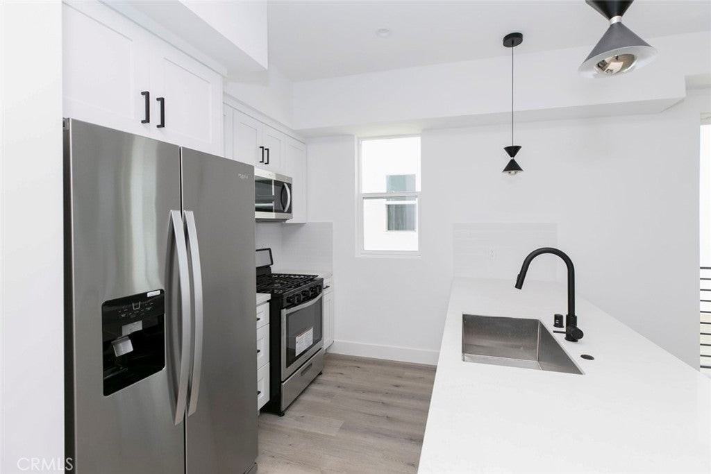 10851 1/2 Otsego St - Photo 7 of 32