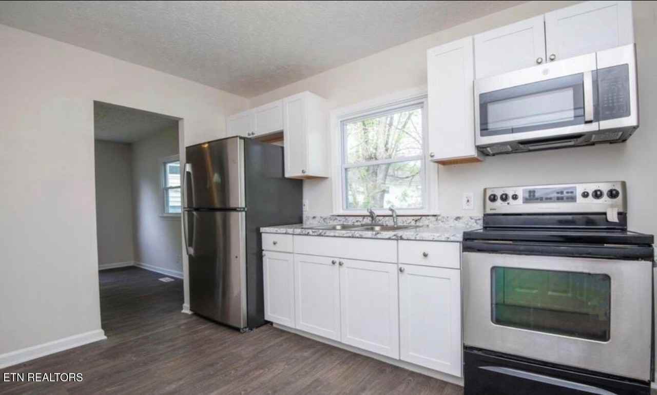 158 Hamilton Cir - Photo 3 of 7