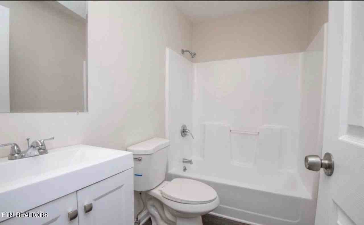 158 Hamilton Cir - Photo 4 of 7