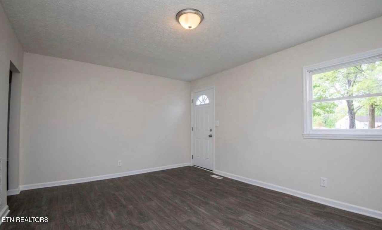 158 Hamilton Cir - Photo 6 of 7