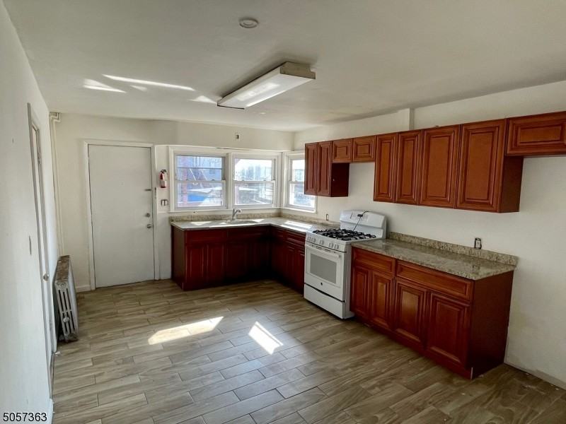 177 Beech St - Photo 3 of 6