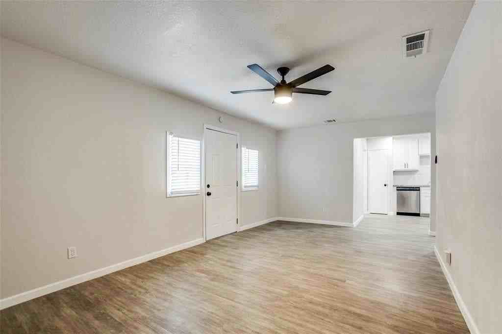 1310 Yukon Dr - Photo 3 of 11