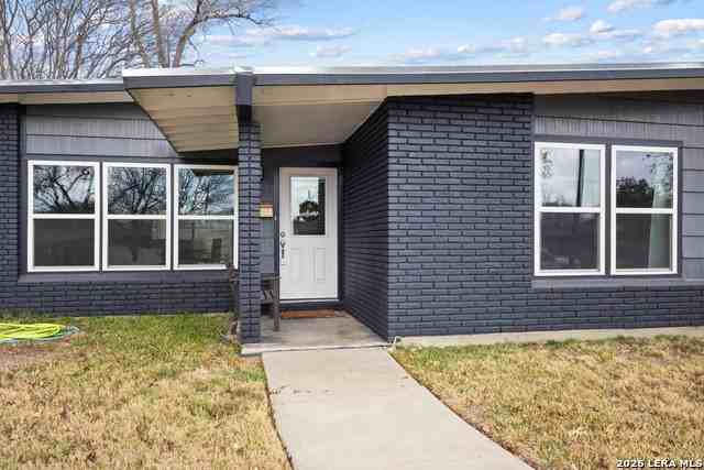 423 Springwood Ln - Photo 4 of 31