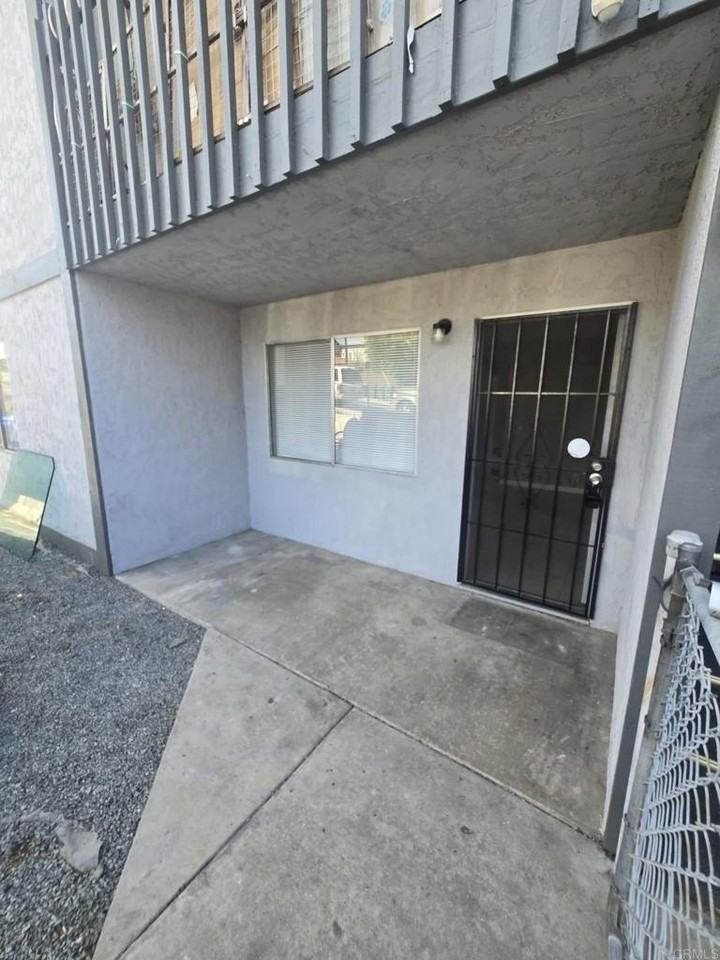 1402 E 14th St - Photo 3 of 20