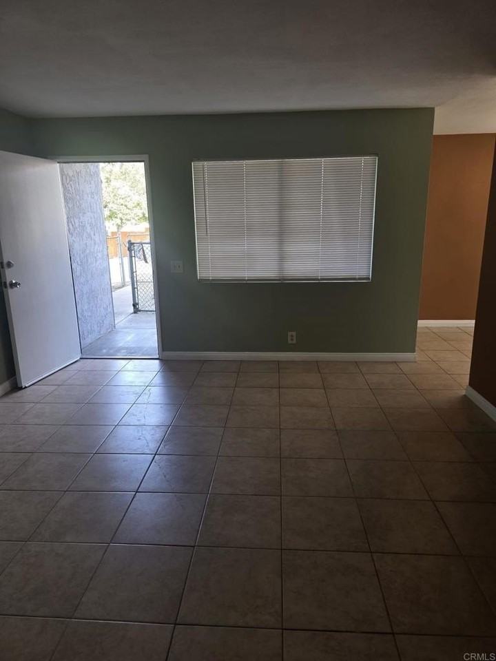 1402 E 14th St - Photo 5 of 20