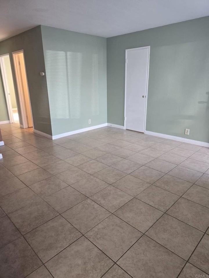 1402 E 14th St - Photo 6 of 20