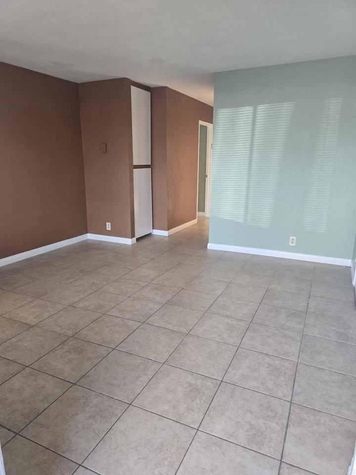 1402 E 14th St - Photo 7 of 20