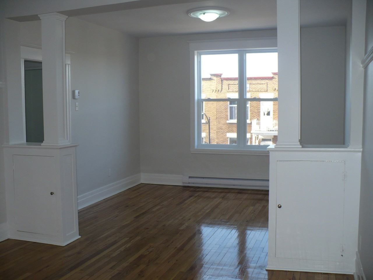 798 4e Avenue - Photo 4 of 7