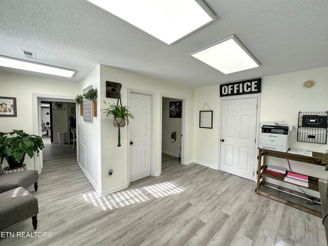 801 W Race St - Photo 7 of 8