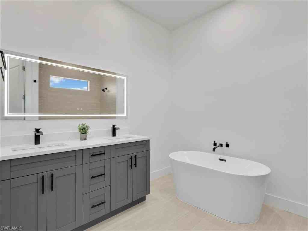 319 Nw 14th St - Photo 4 of 5