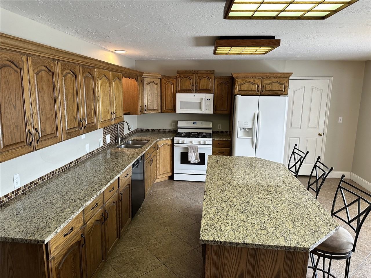 5814 S St - Photo 4 of 20