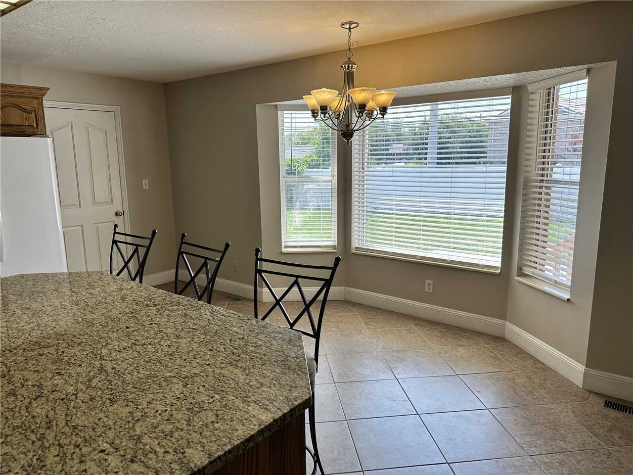 5814 S St - Photo 5 of 20