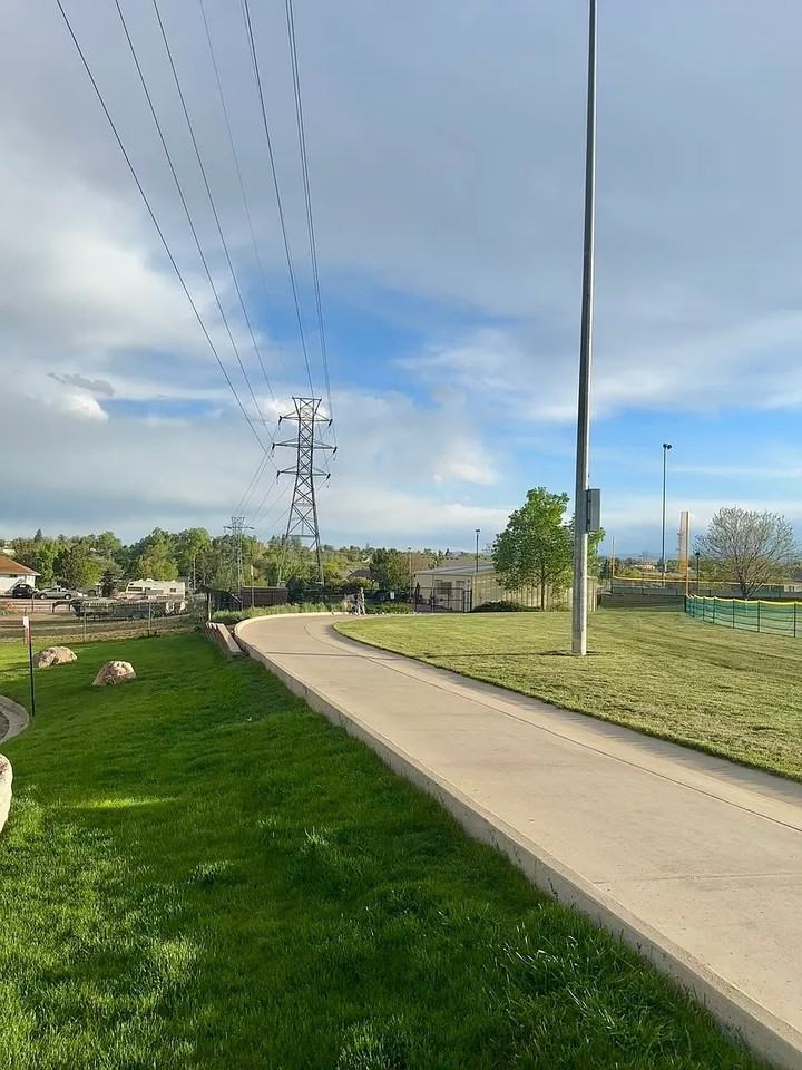 647 S Depew St - Photo 5 of 10