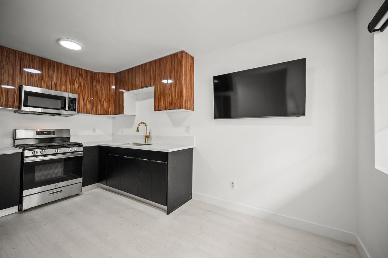 920 Everett Street #5 - Photo 5 of 40