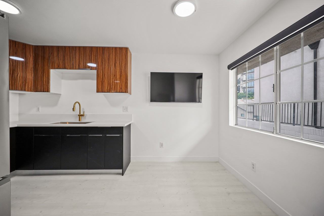 920 Everett Street #5 - Photo 6 of 40