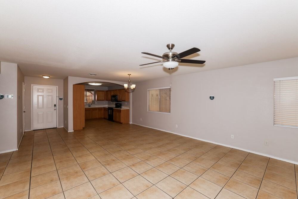 8418 W Watkins St - Photo 2 of 19