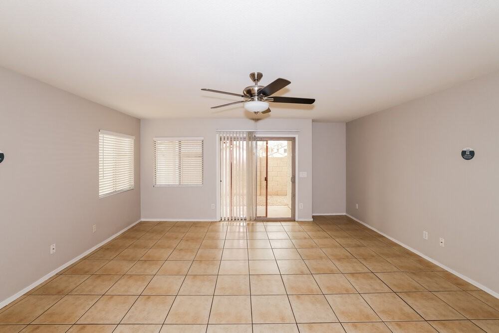 8418 W Watkins St - Photo 5 of 19