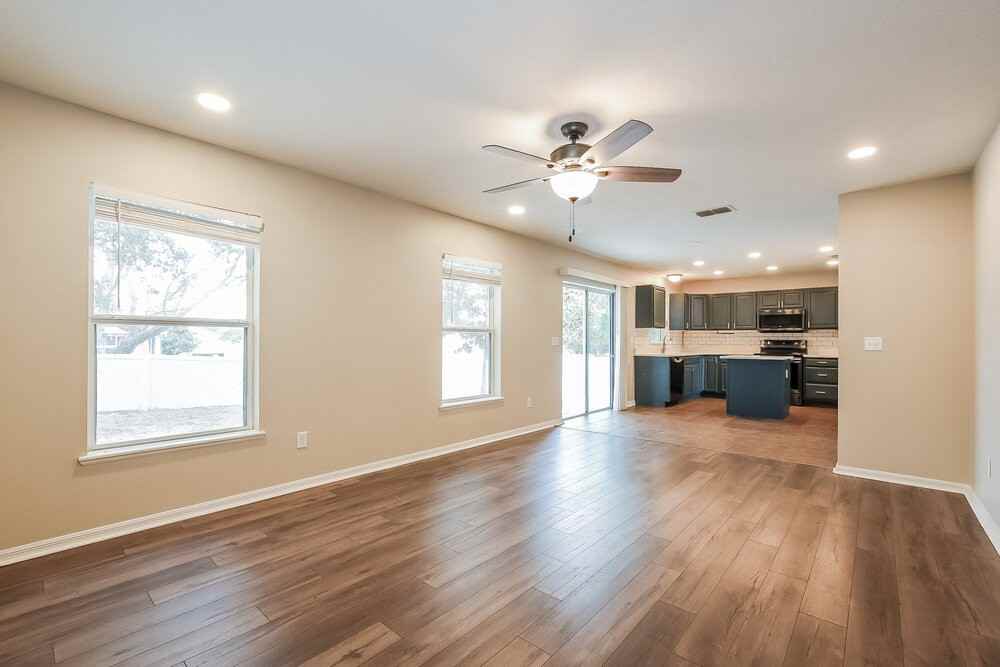 7545 Sloewood Dr - Photo 5 of 17