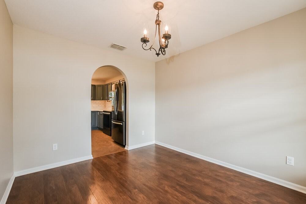 7545 Sloewood Dr - Photo 6 of 17