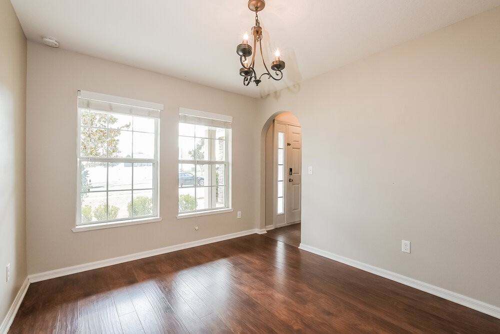 7545 Sloewood Dr - Photo 7 of 17