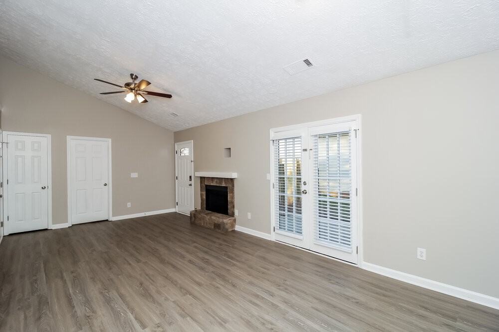 2649 Laurel Ln Nw - Photo 4 of 19