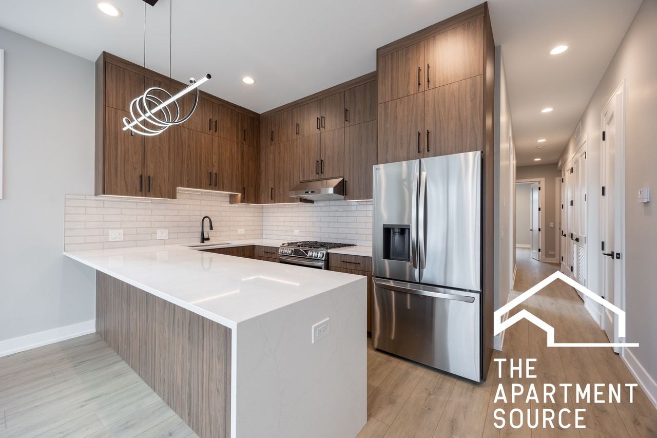 3738 S Calumet Ave #2S