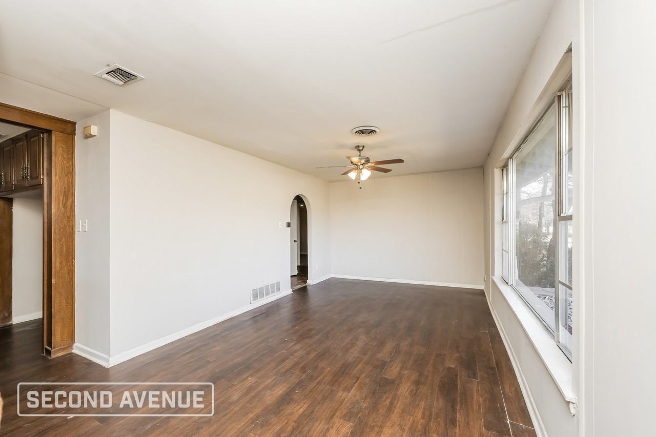 2713 S Carrier Pkwy - Photo 4 of 29