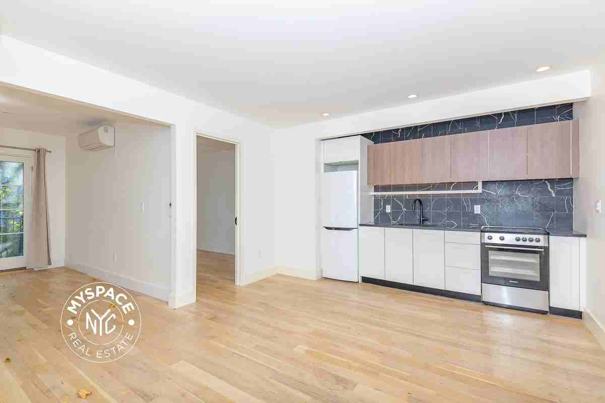 830 Saint Johns Pl #3B - Photo 2 of 7