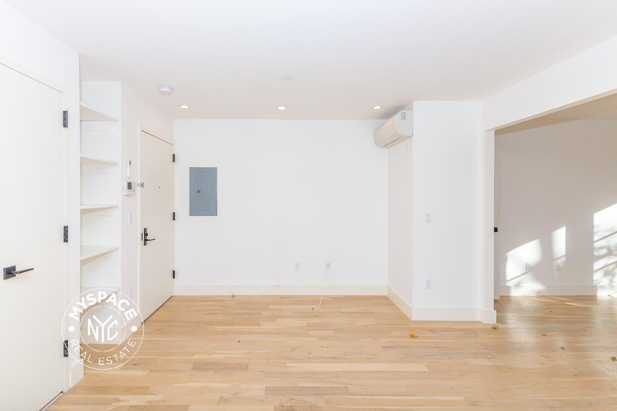 830 Saint Johns Pl #3B - Photo 3 of 7