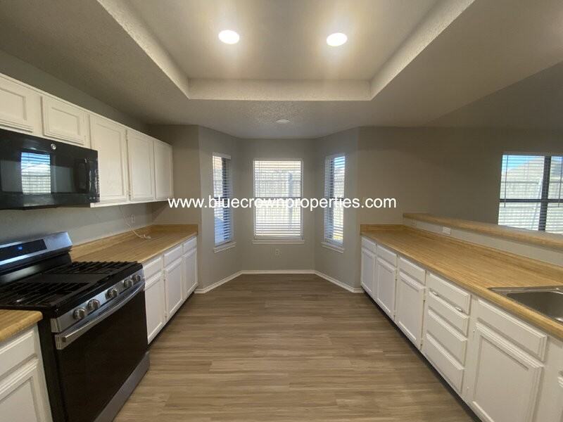 1212 Case Dr - Photo 6 of 17