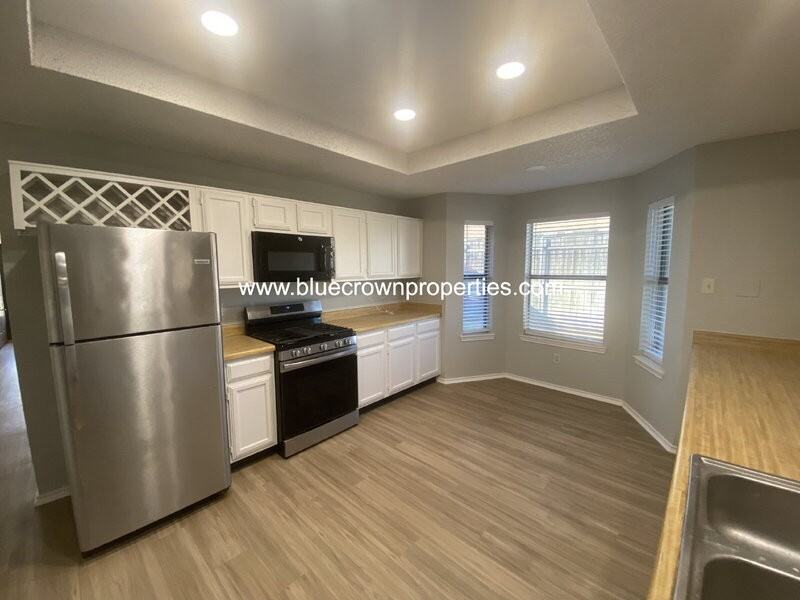 1212 Case Dr - Photo 7 of 17